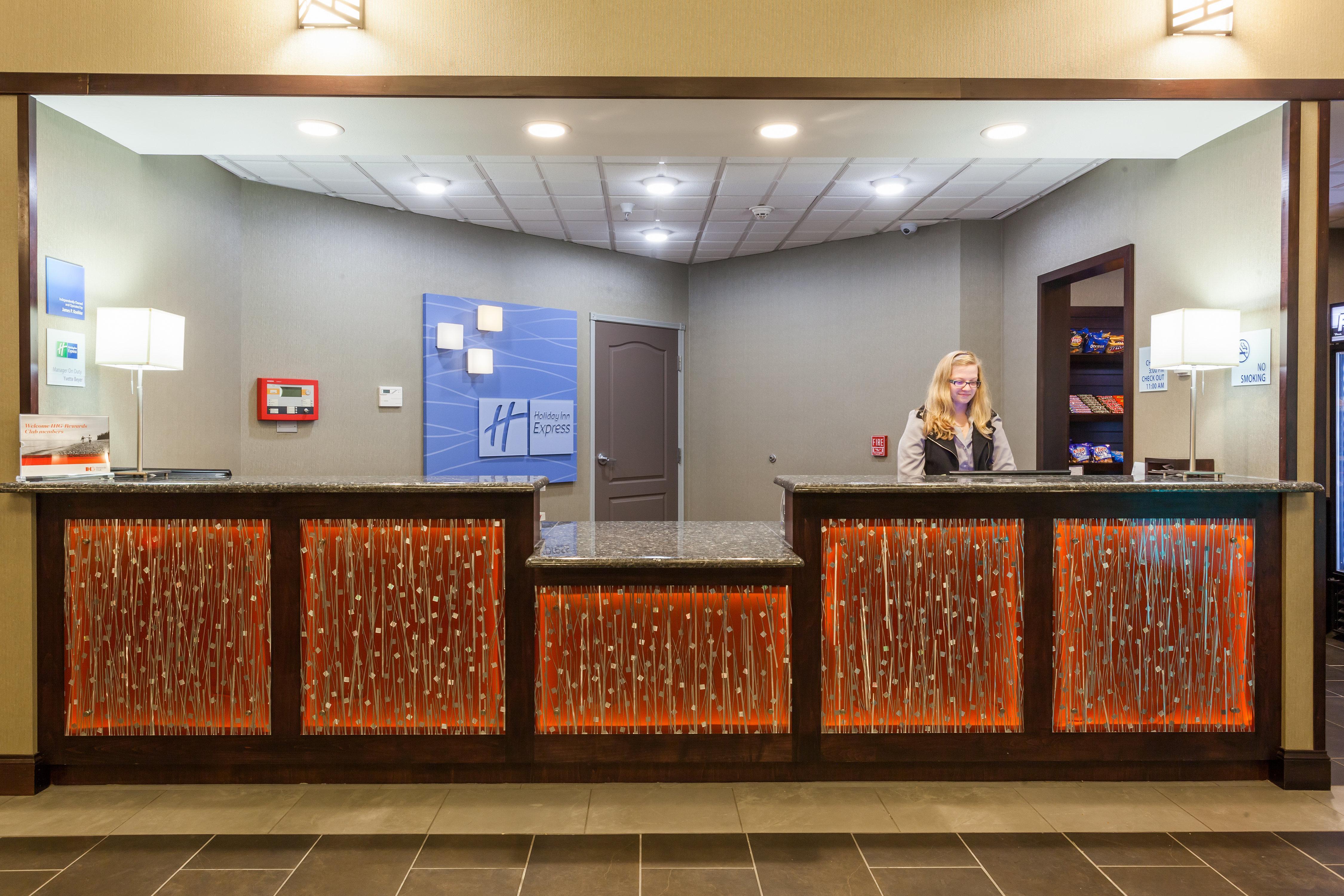 Holiday Inn Express & Suites Rapid City By Ihg Экстерьер фото